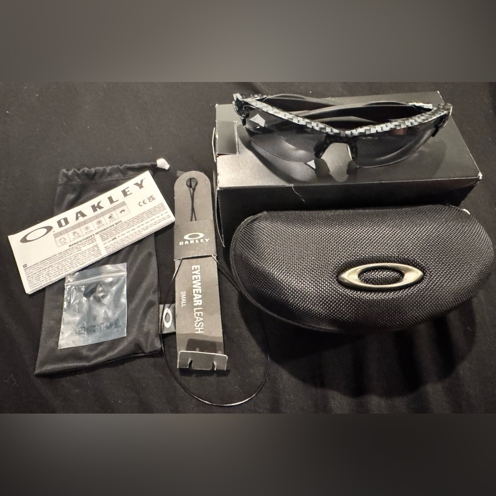 Oakley Slate Iridium Sunglasses